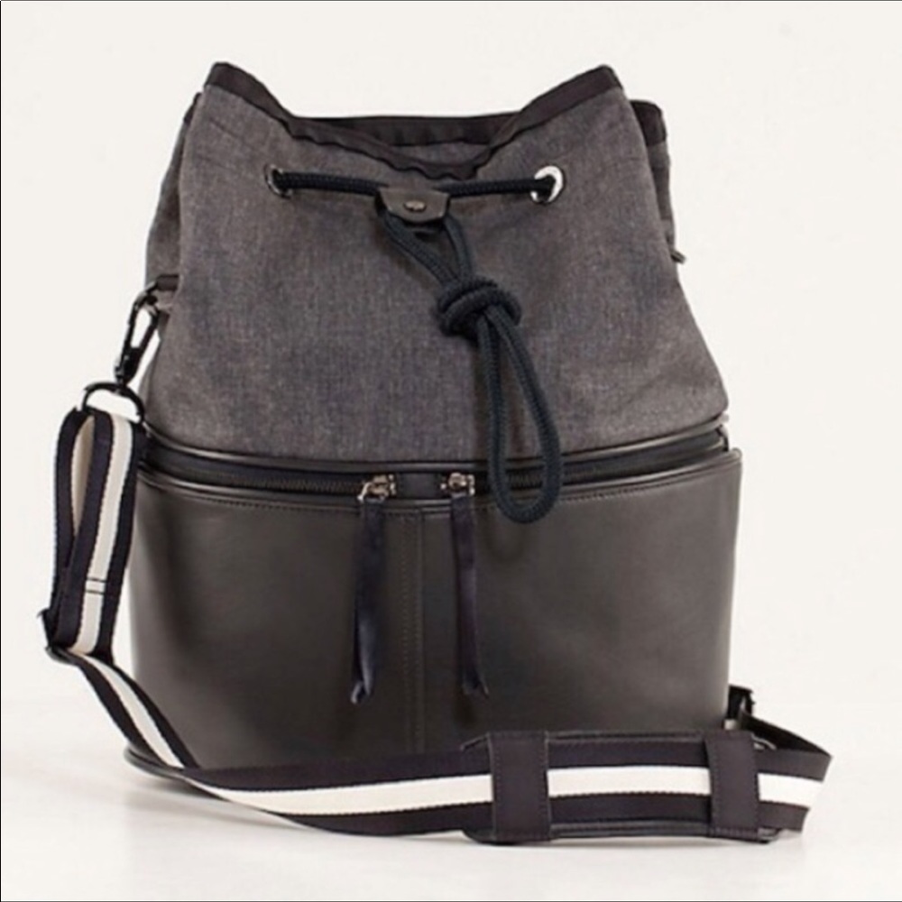 Lululemon Method Bucket Bag